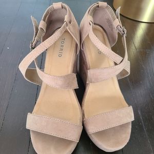 Torrid beige wedge sandal sz 8.5